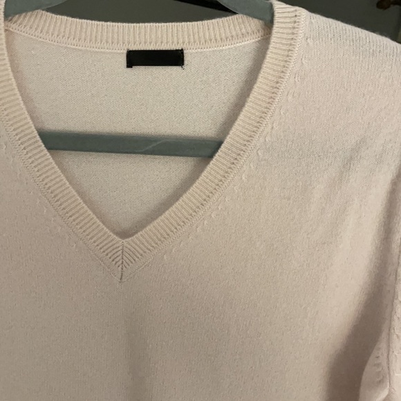 Cashmere V-Neck Sweater - M - Picture 3 of 4